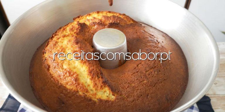 Bolo de iogurte grego de stracciatella