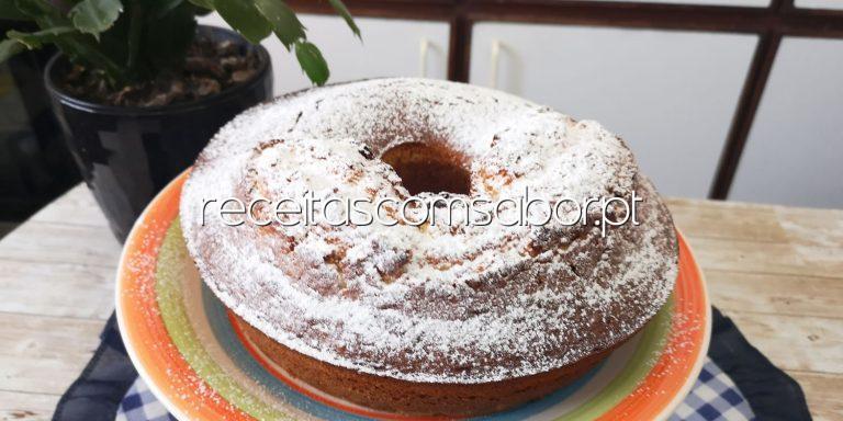 Bolo de iogurte grego de stracciatella