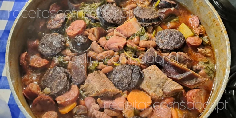 Feijão vermelho com orelheira fumada e grelos