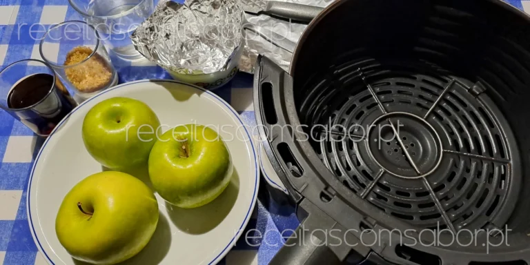 Maça assada na airfryer com vinho do porto