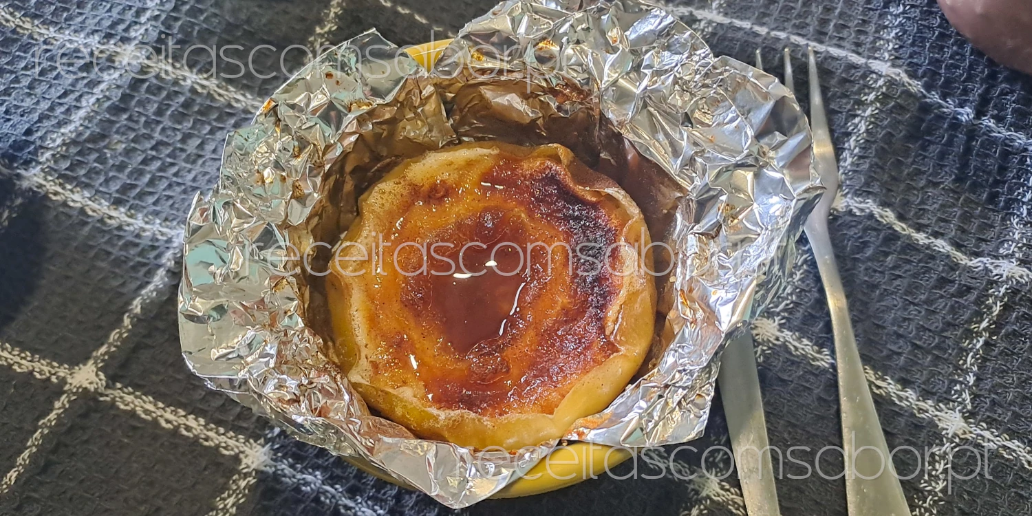 Maça assada na airfryer com vinho do porto