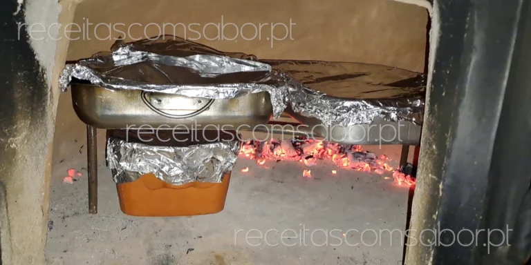 Pernil de porco assado em forno a lenha